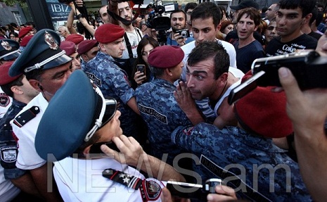 Several Detained in Yerevan as Activists Try to Reignite Protest - VIDEO